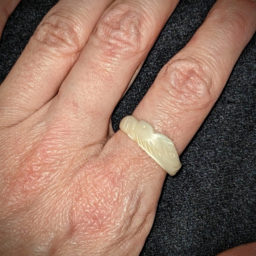 Carved Seashell 50s Vintage Ring